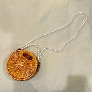 Round Straw Bag with Pearl-coated Straps